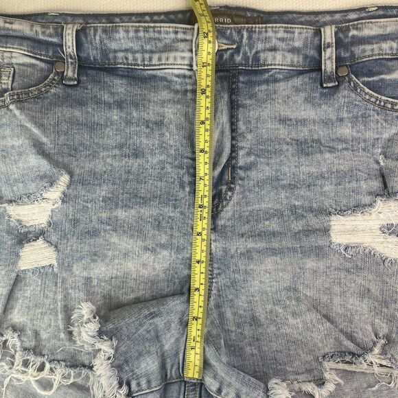 Torrid Blue Denim Jean Shorts Women’s Plus Size 26 Raw Hem Distressed Summer - Picture 7 of 12
